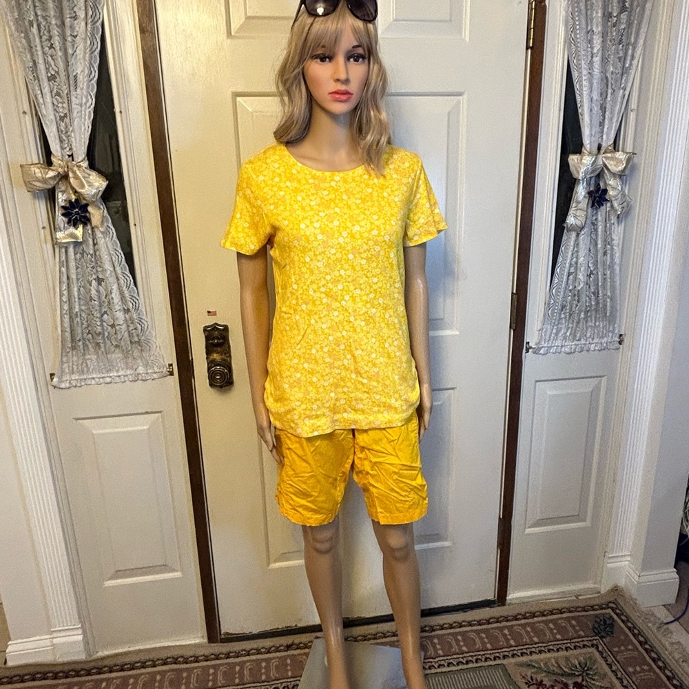 Two piece set. Top is BYdesign, Dash crop pants both an XL done in sunny yellow